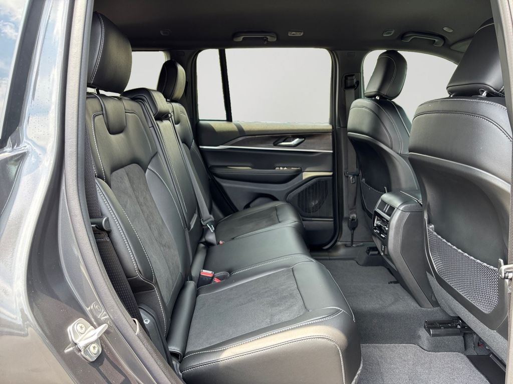 2026 Jeep Grand Cherokee Altitude