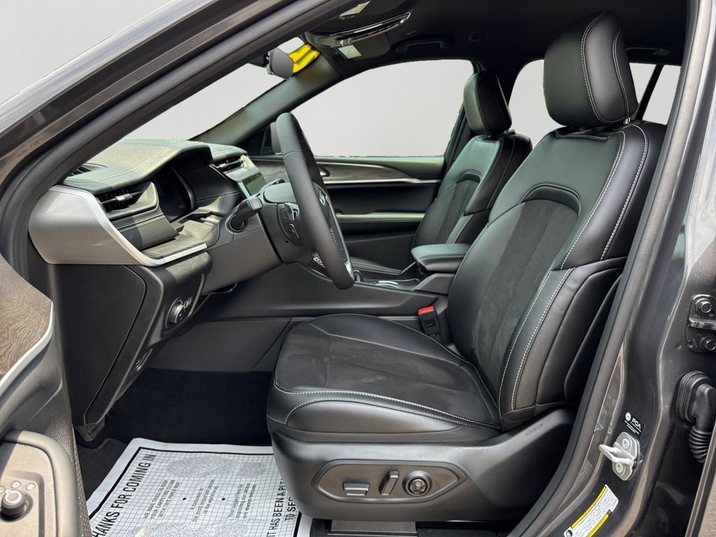 2026 Jeep Grand Cherokee Altitude