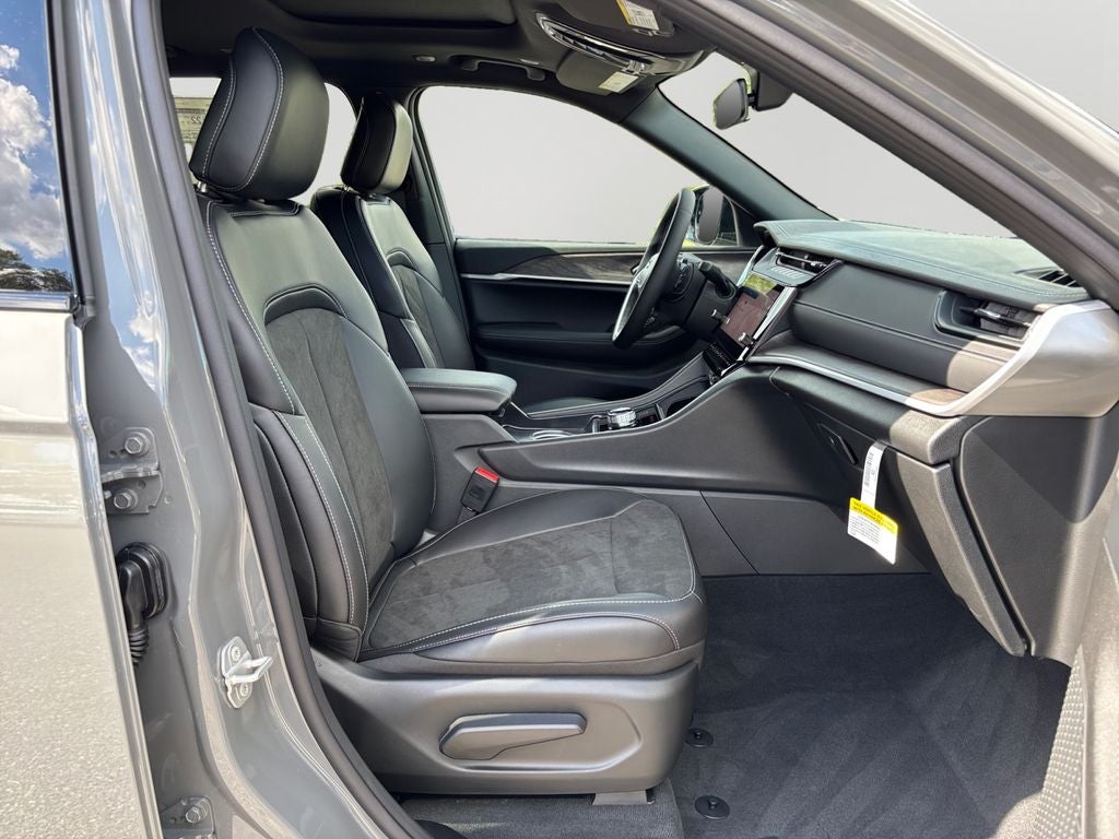 2027 Jeep Grand Cherokee L Laredo Altitude