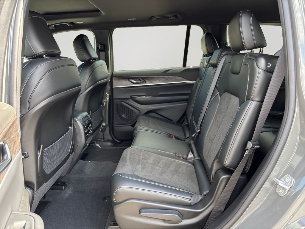 2027 Jeep Grand Cherokee L Laredo Altitude