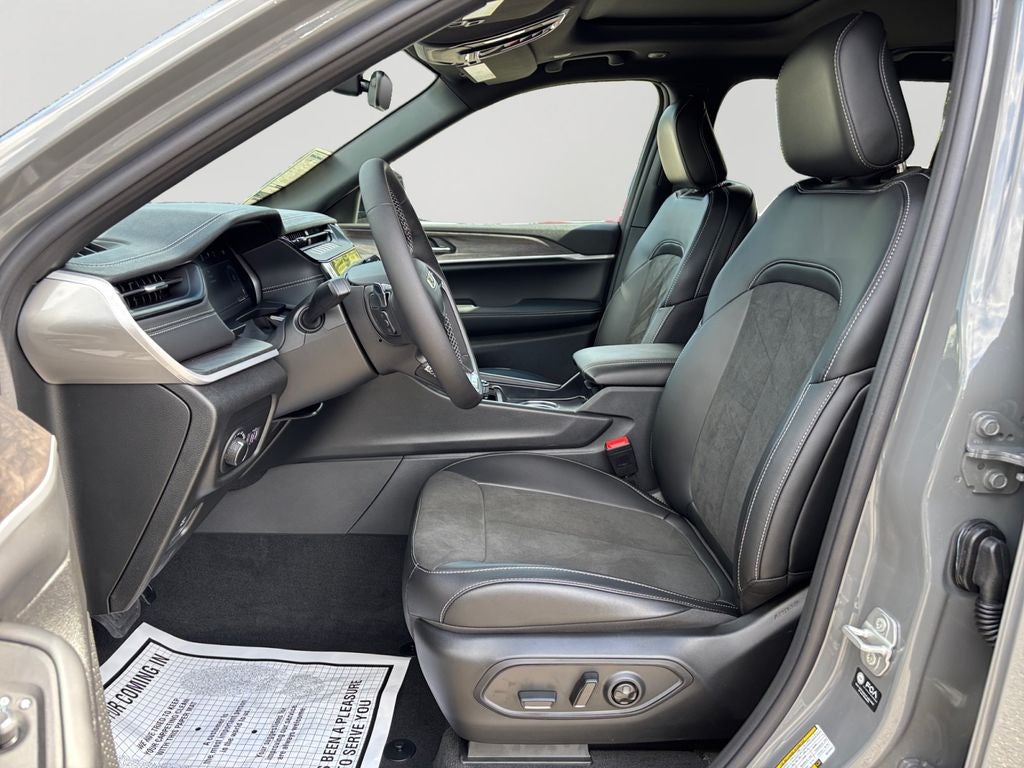 2027 Jeep Grand Cherokee L Laredo Altitude