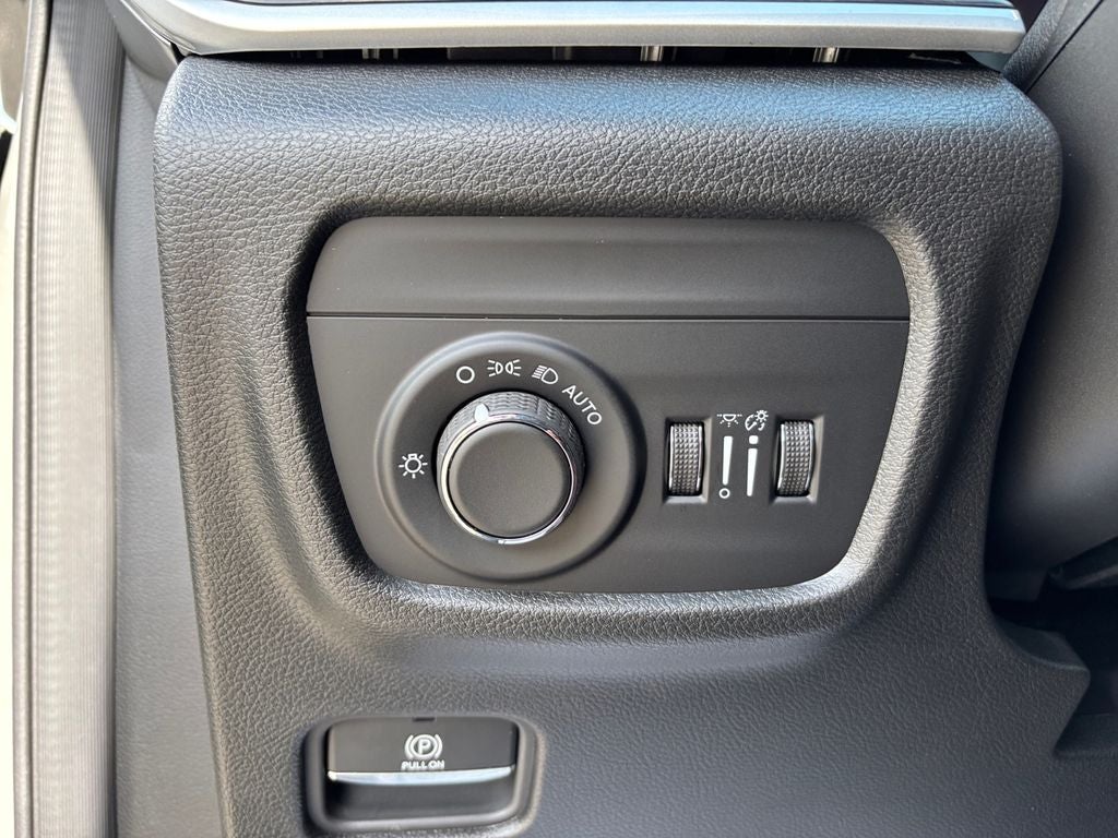 2027 Jeep Grand Cherokee L Laredo Altitude