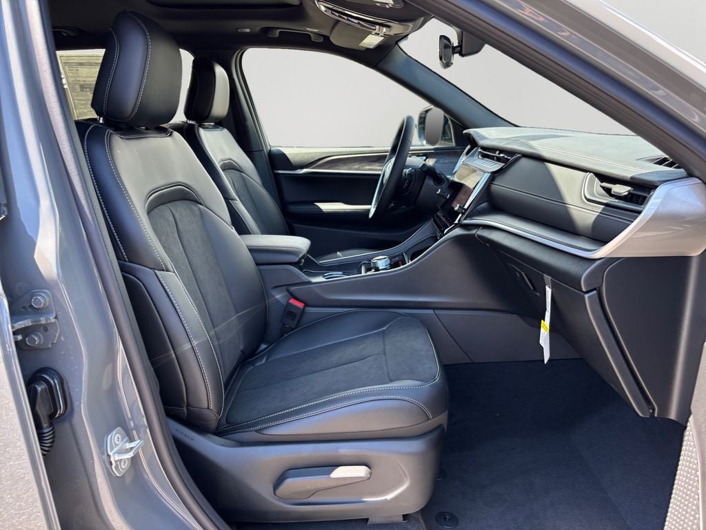 2027 Jeep Grand Cherokee L Laredo Altitude