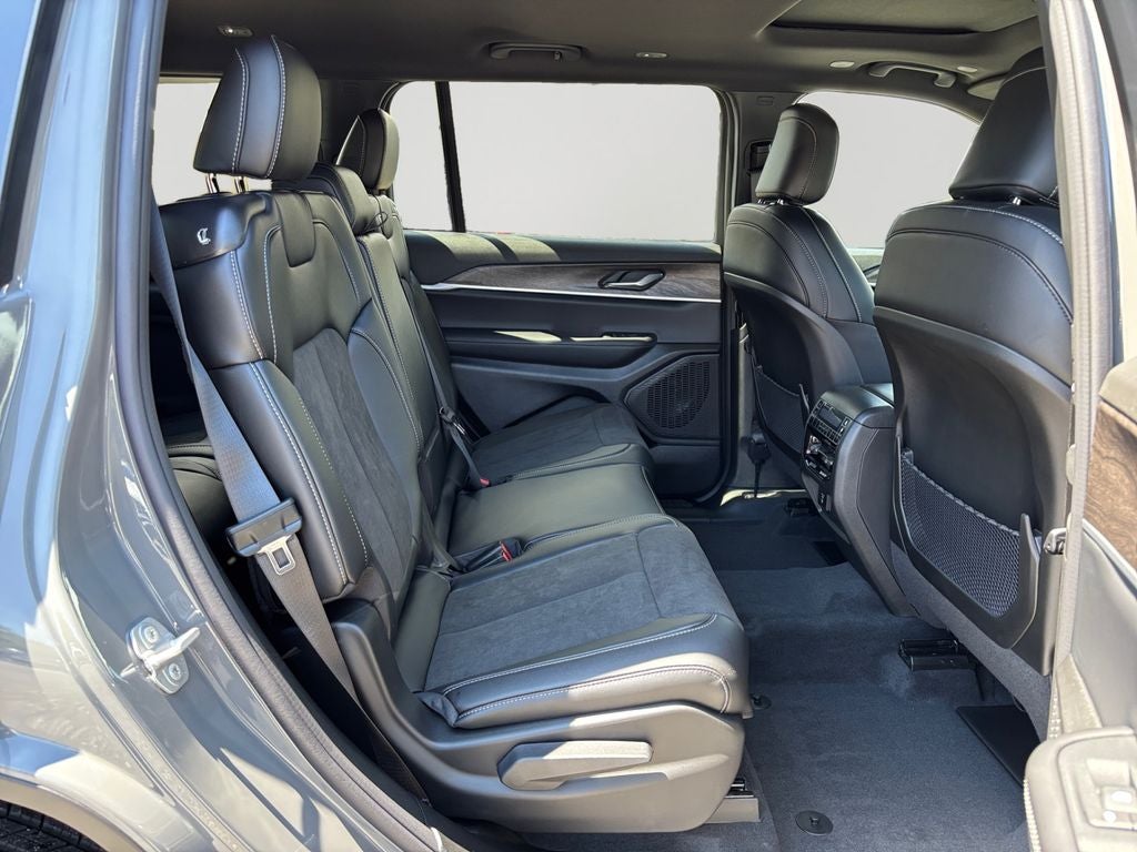 2027 Jeep Grand Cherokee L Laredo Altitude