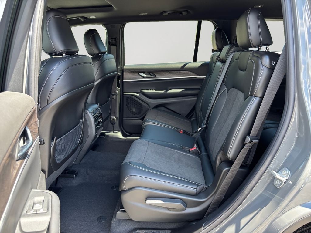 2027 Jeep Grand Cherokee L Laredo Altitude