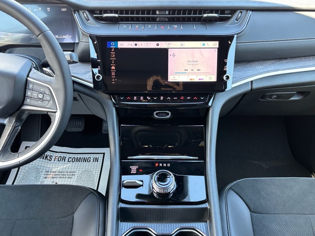 2027 Jeep Grand Cherokee L Laredo Altitude