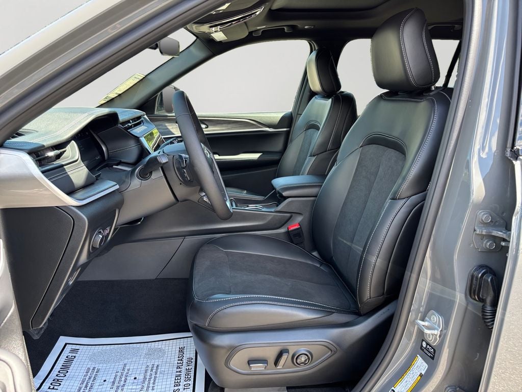 2027 Jeep Grand Cherokee L Laredo Altitude