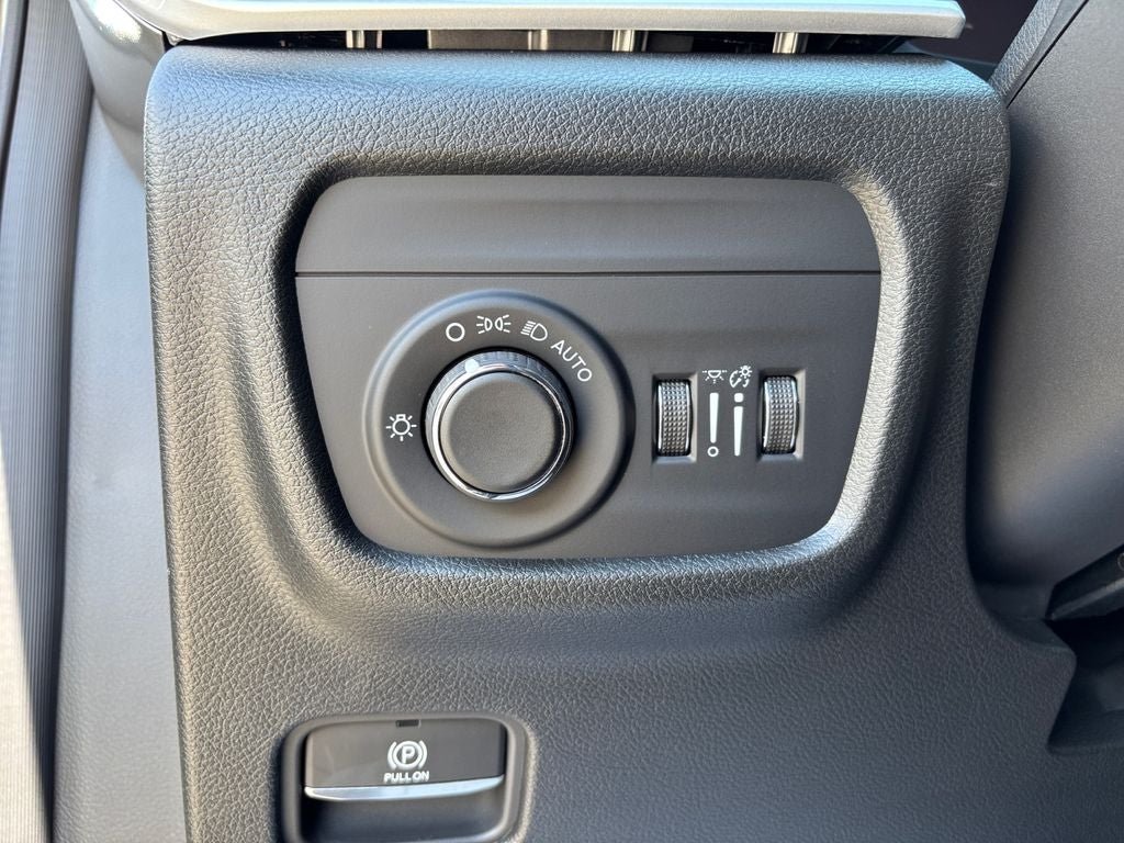 2027 Jeep Grand Cherokee L Laredo Altitude