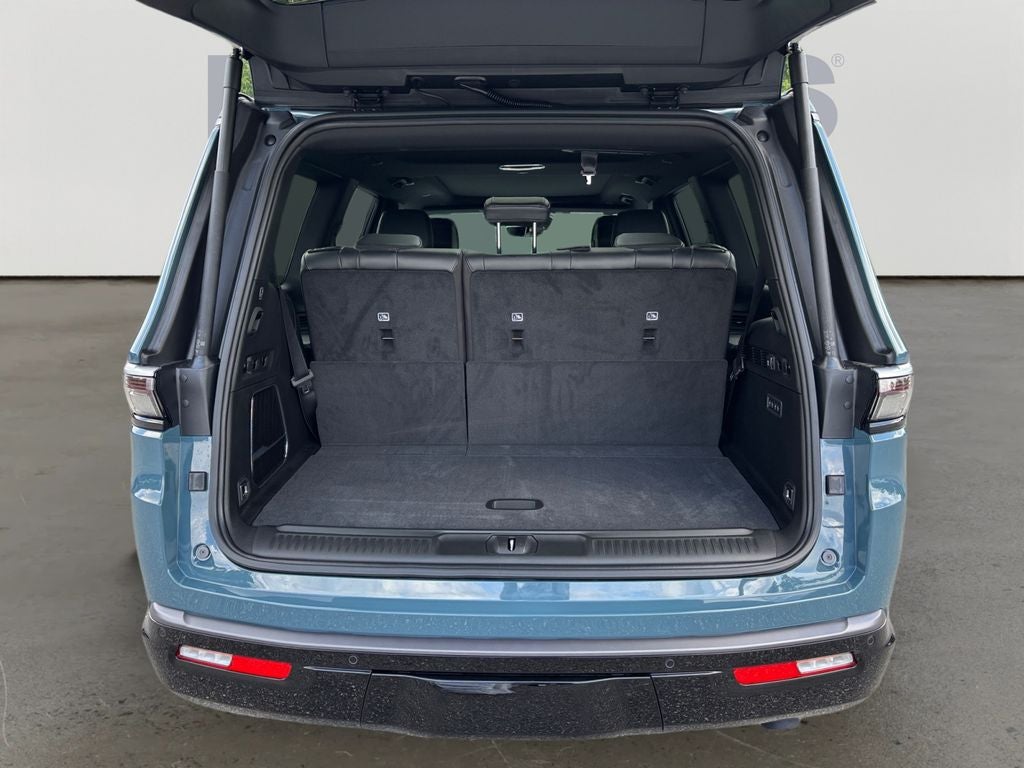 2026 Jeep Grand Wagoneer Base