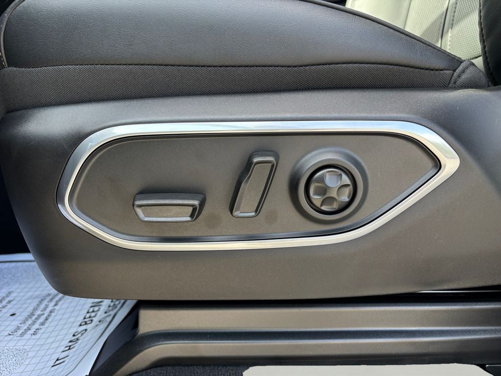 2026 Jeep Grand Wagoneer Base