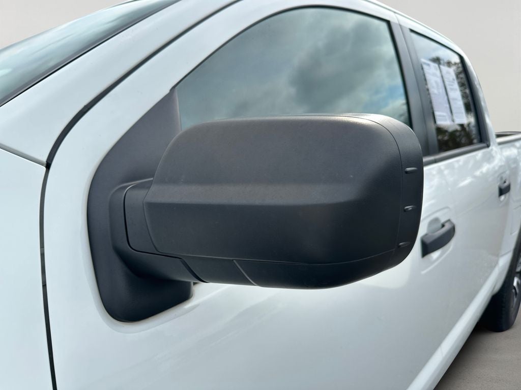 2023 Nissan Titan SV