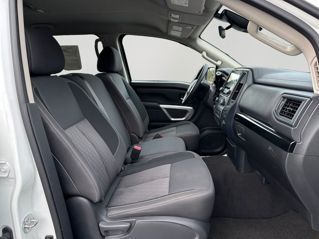 2023 Nissan Titan SV