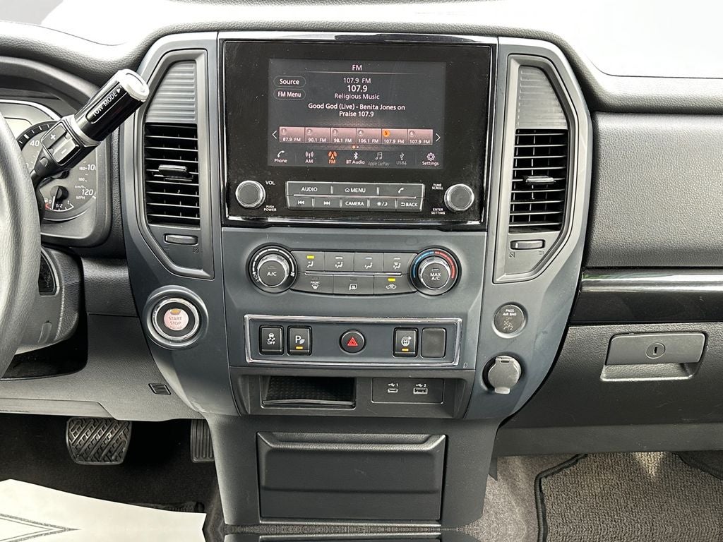 2023 Nissan Titan SV