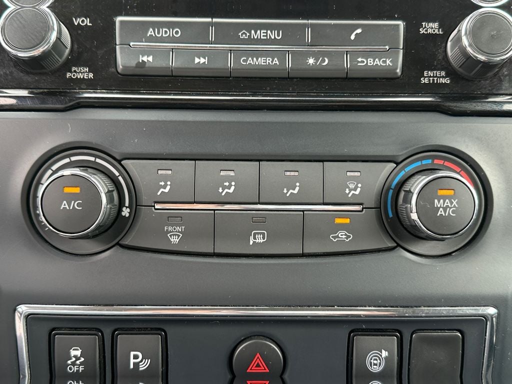 2023 Nissan Titan SV