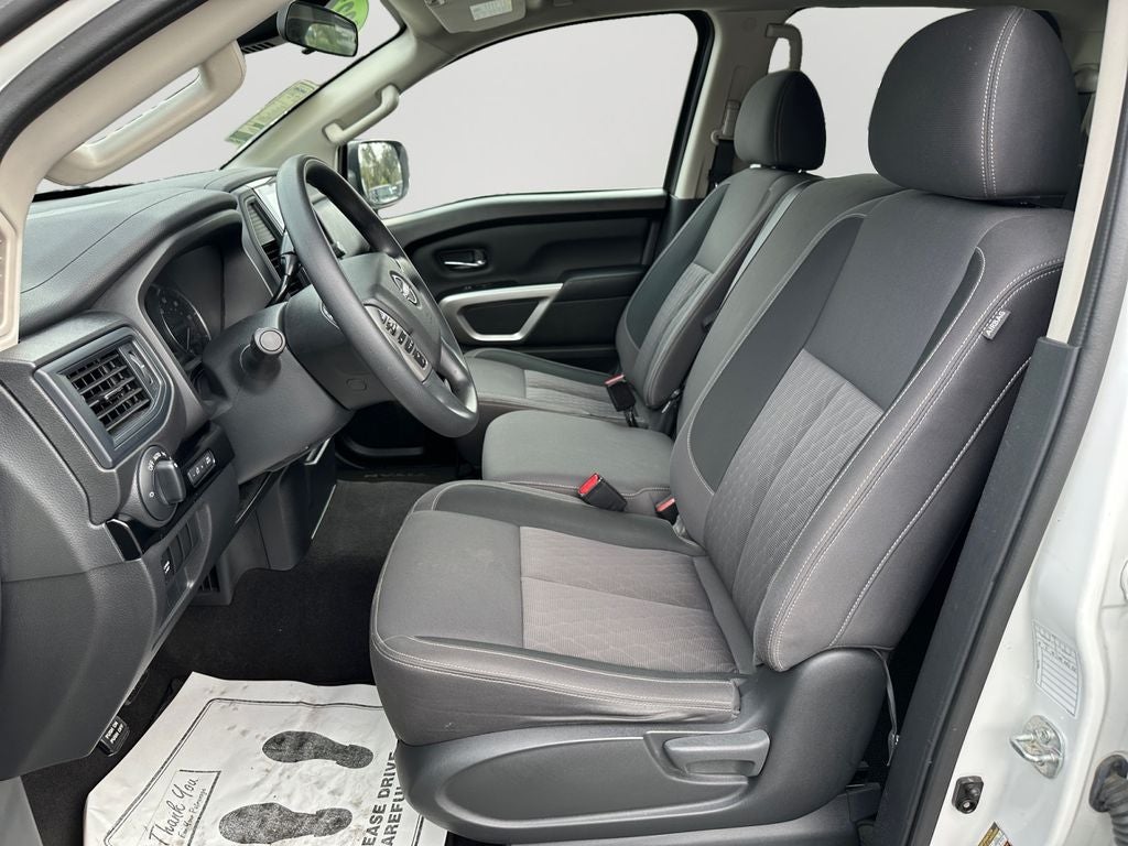 2023 Nissan Titan SV