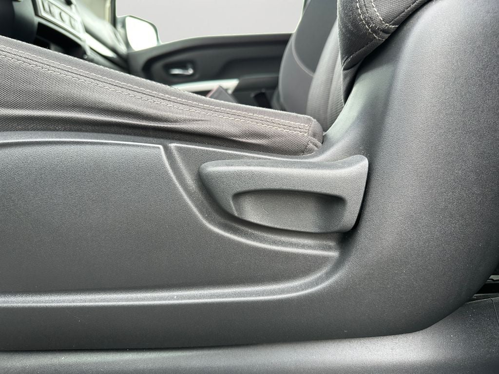 2023 Nissan Titan SV