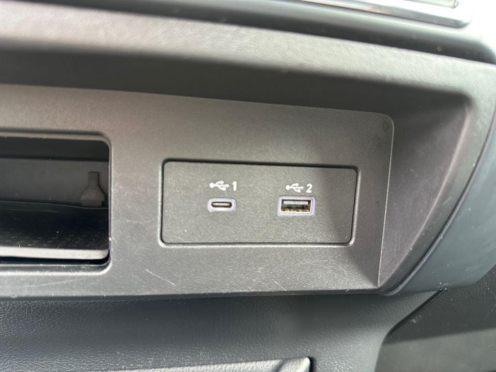 2023 Nissan Titan SV