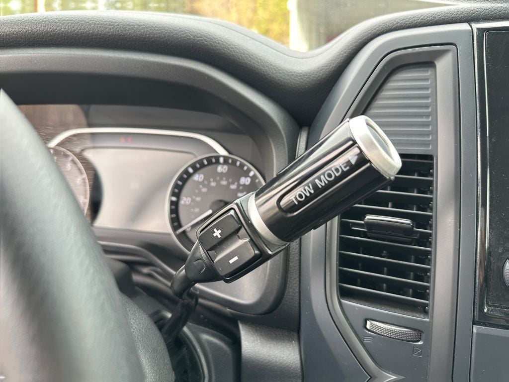 2023 Nissan Titan SV