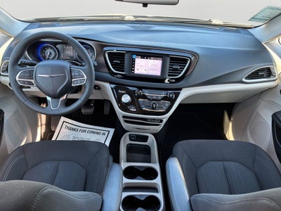 2022 Chrysler Voyager LX