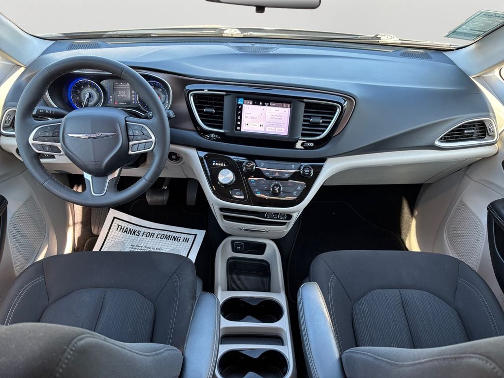 2022 Chrysler Voyager LX