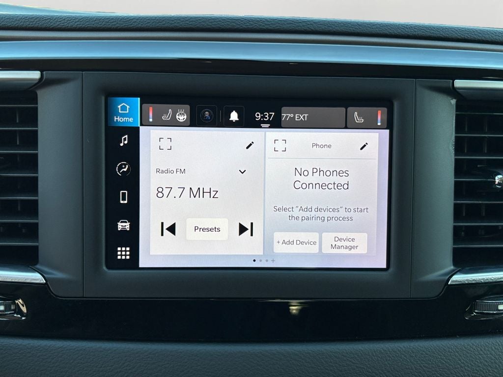 2022 Chrysler Voyager LX