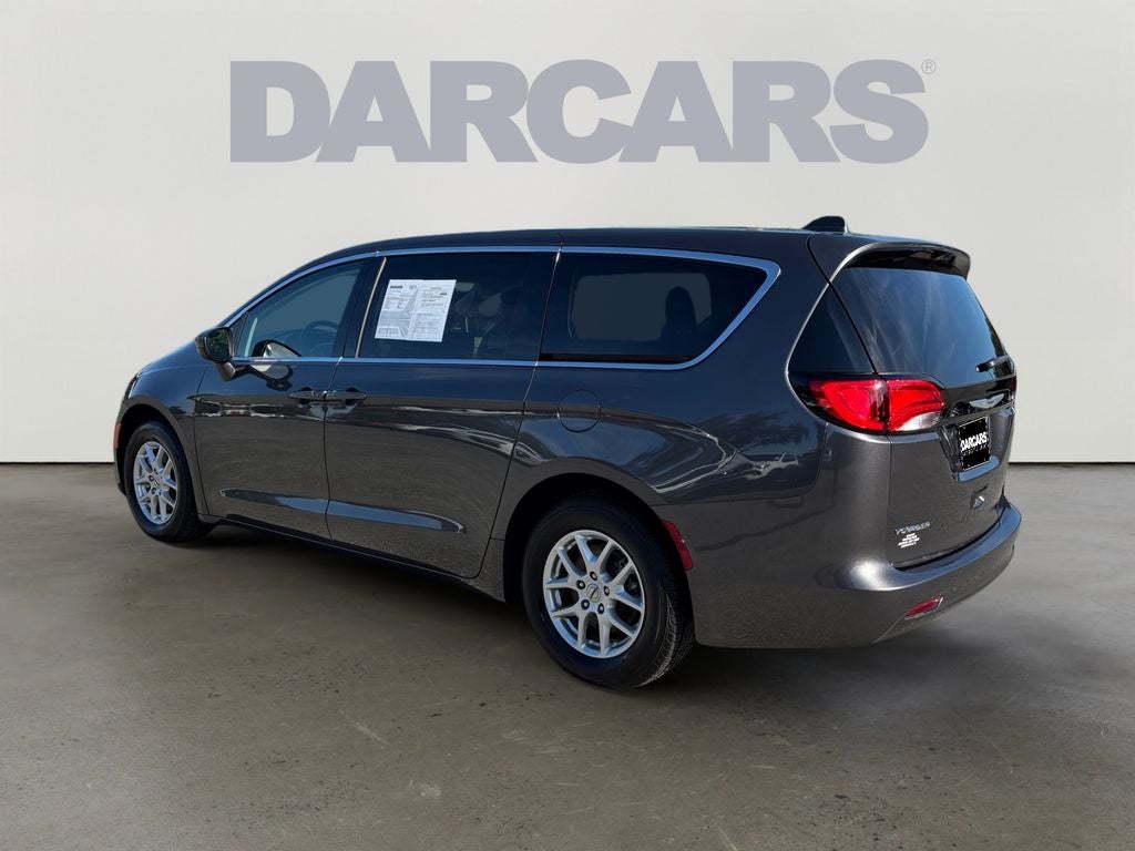 2022 Chrysler Voyager LX