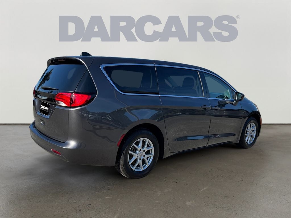 2022 Chrysler Voyager LX