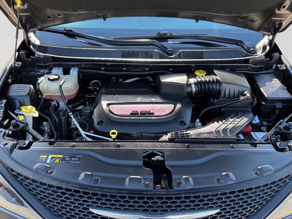 2022 Chrysler Voyager LX
