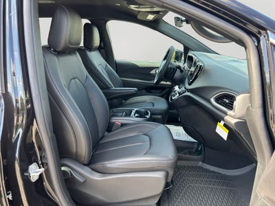 2027 Chrysler Pacifica LX