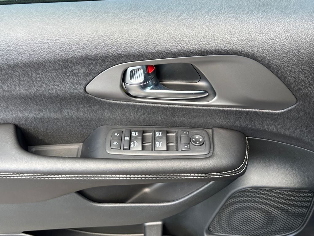 2027 Chrysler Pacifica LX