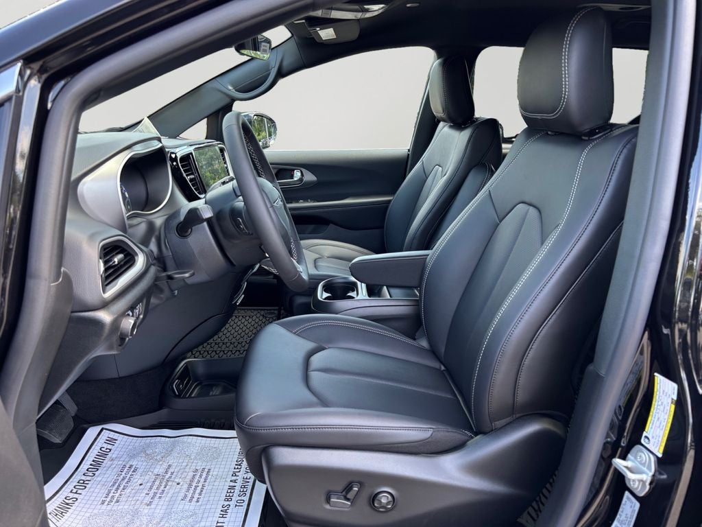 2027 Chrysler Pacifica LX