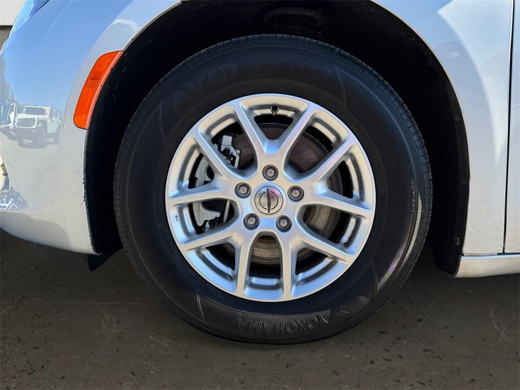 2024 Chrysler Voyager LX