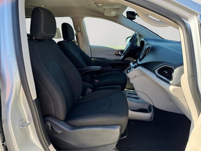 2024 Chrysler Voyager LX