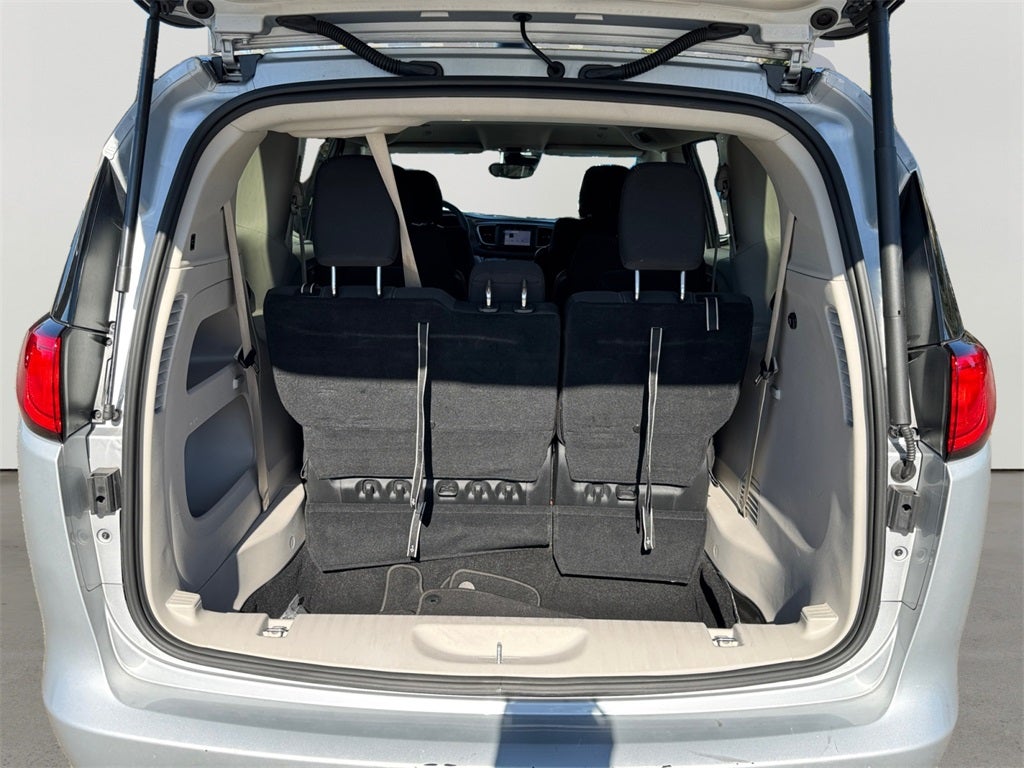 2024 Chrysler Voyager LX