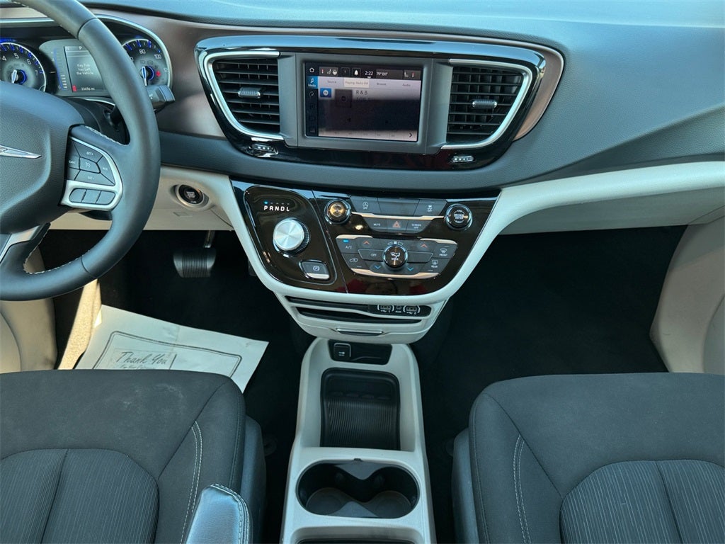 2024 Chrysler Voyager LX