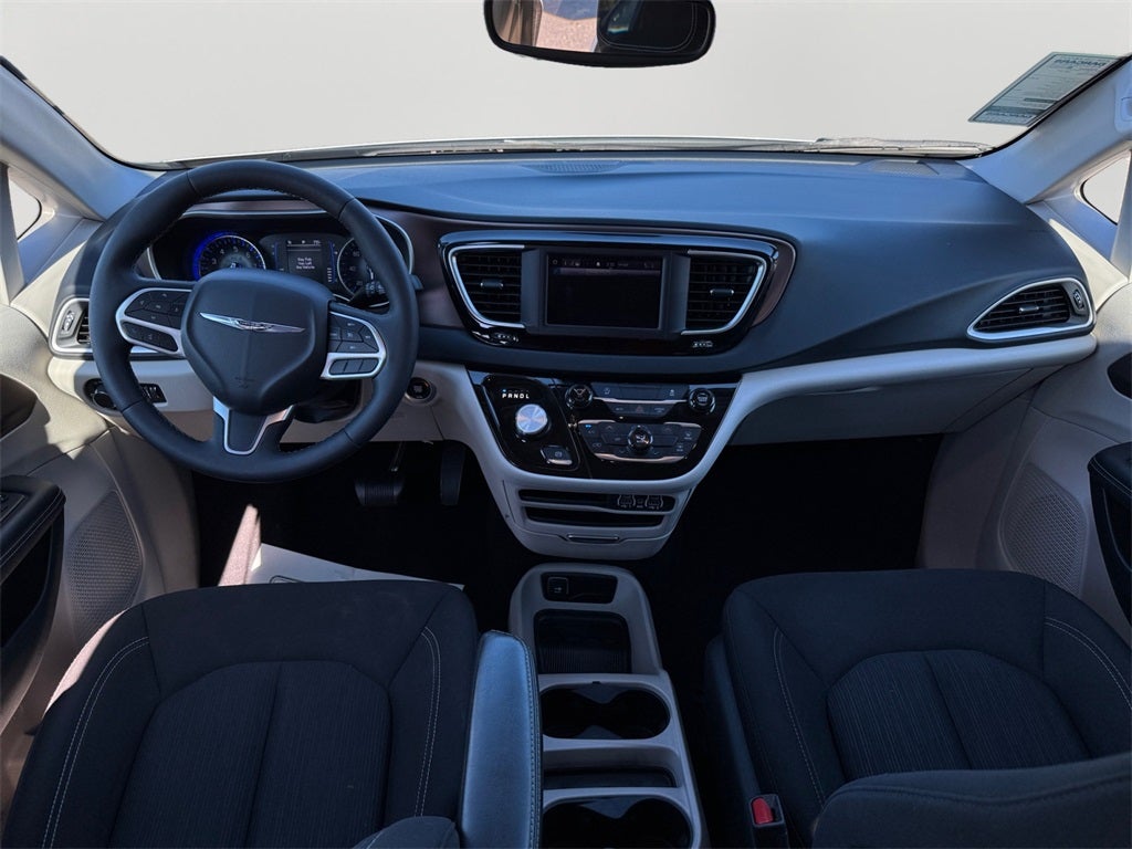 2024 Chrysler Voyager LX