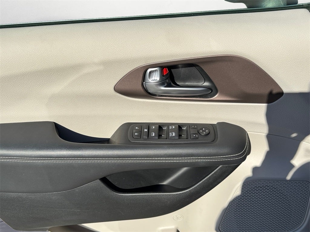 2024 Chrysler Voyager LX