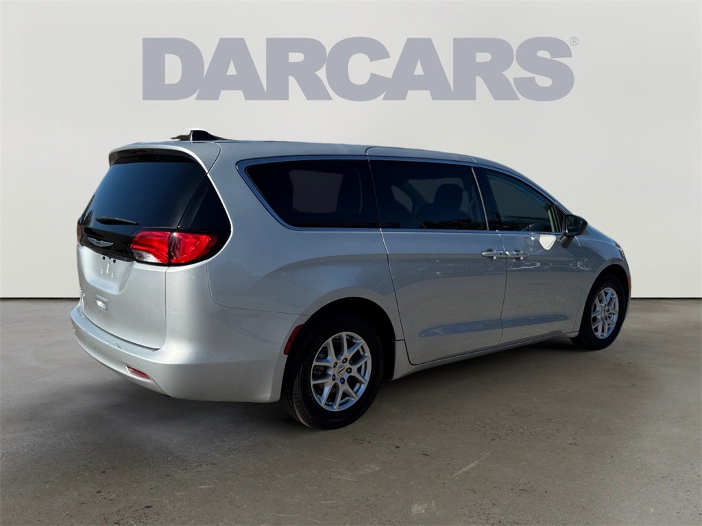 2024 Chrysler Voyager LX