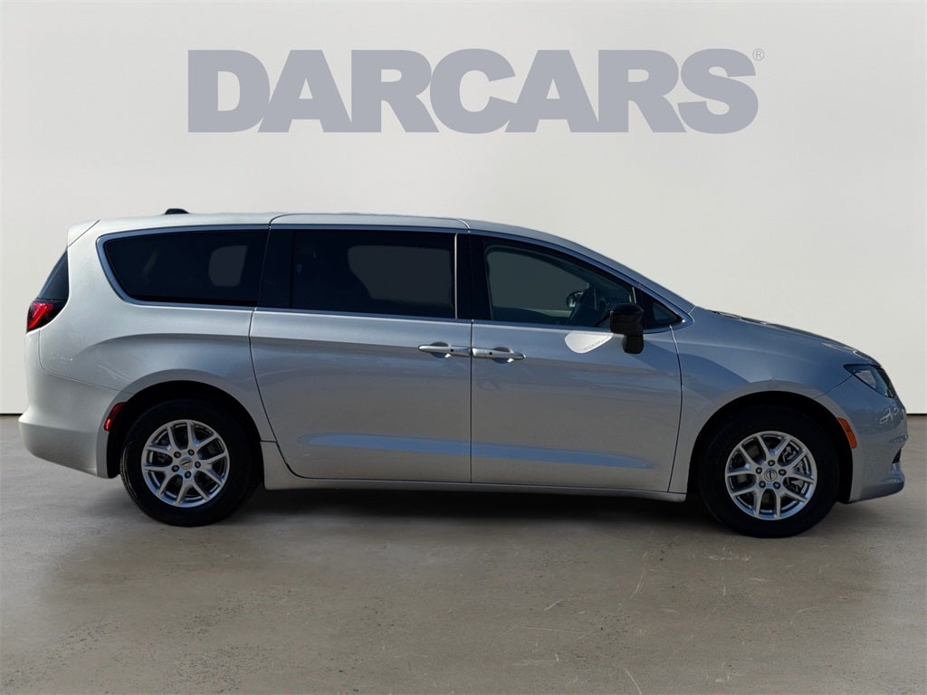 2024 Chrysler Voyager LX