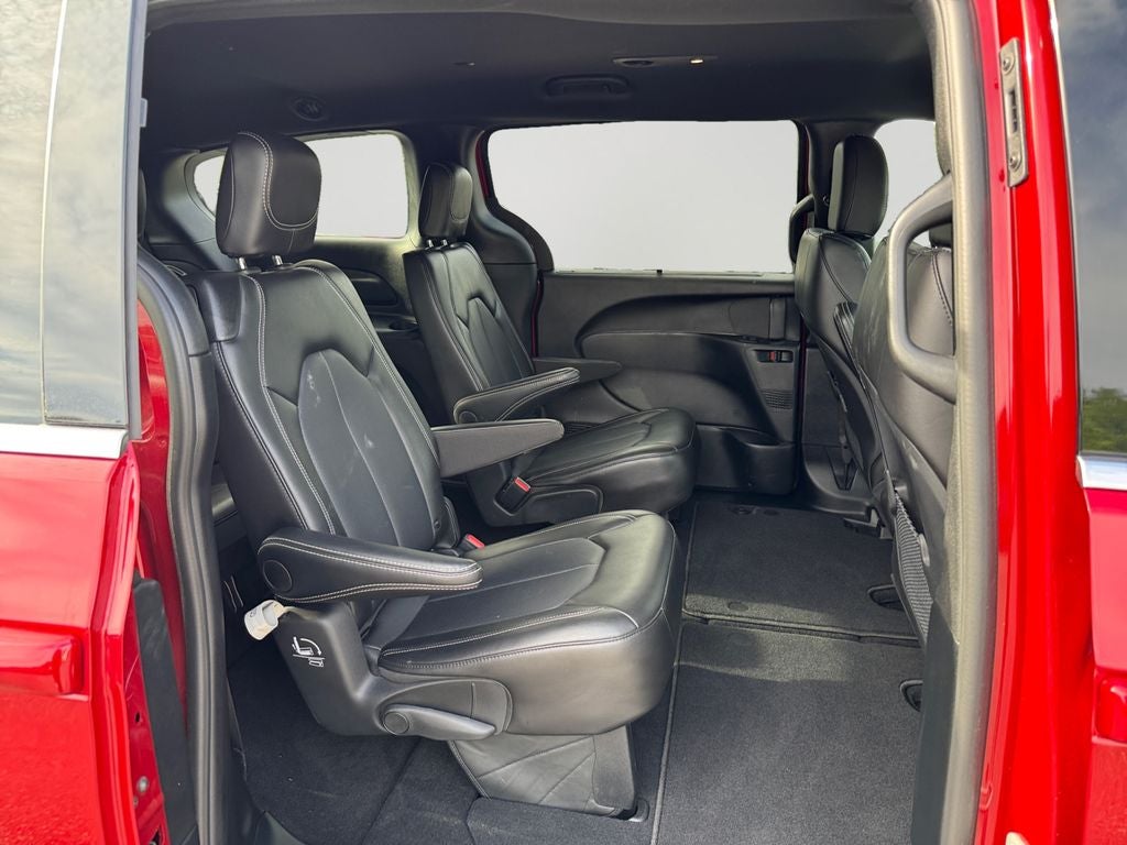 2025 Chrysler Voyager LX