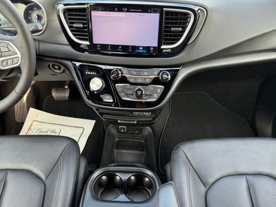 2025 Chrysler Voyager LX