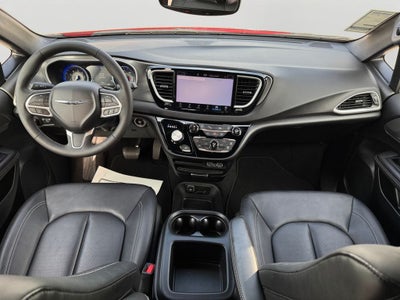 2025 Chrysler Voyager LX