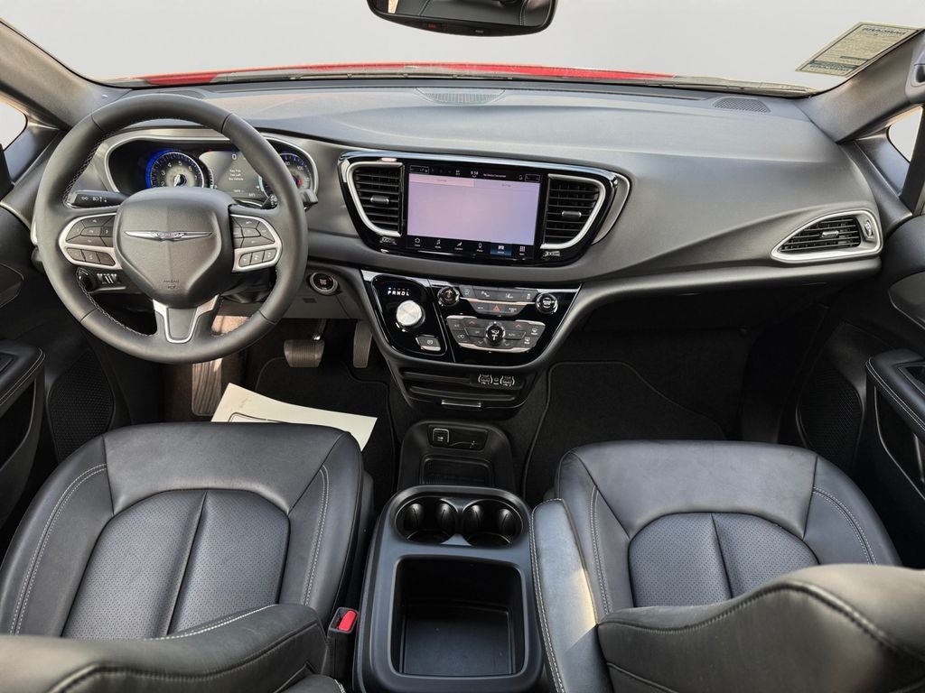 2025 Chrysler Voyager LX