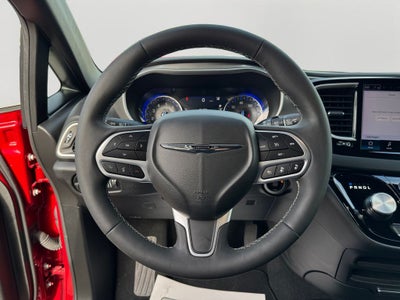 2025 Chrysler Voyager LX