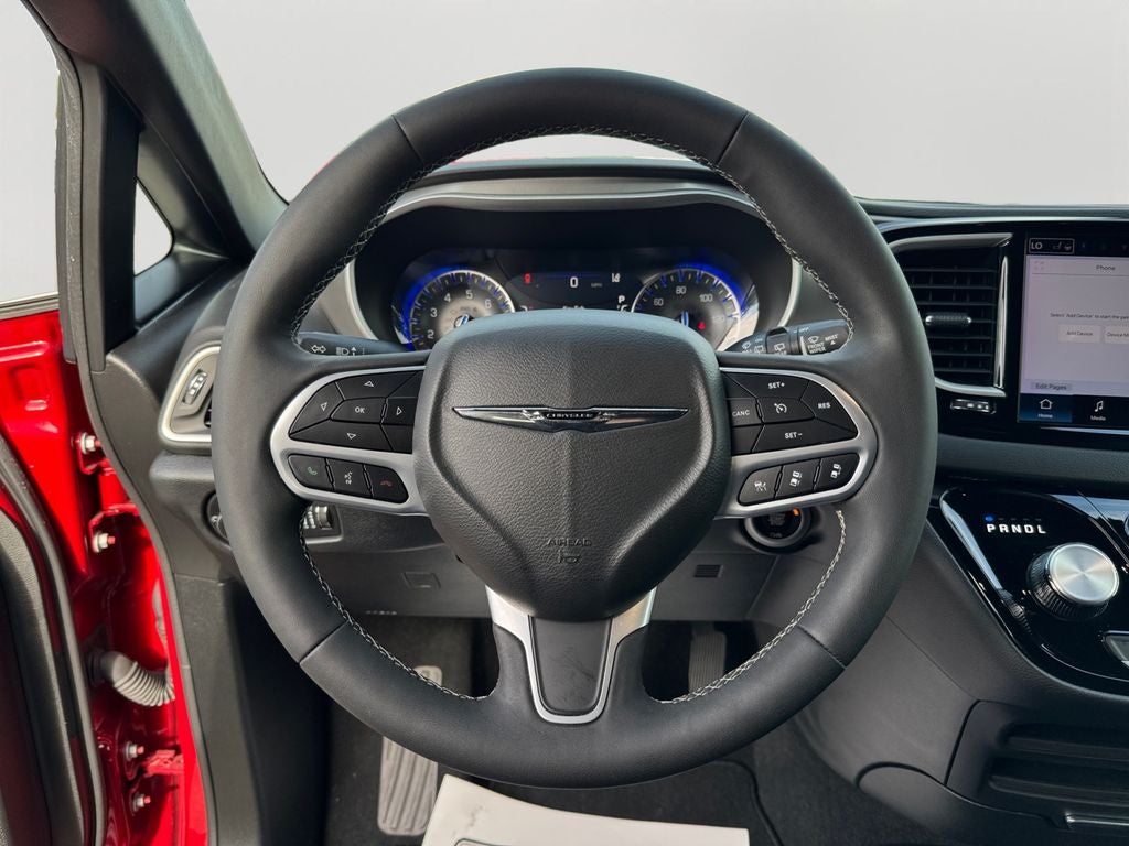 2025 Chrysler Voyager LX