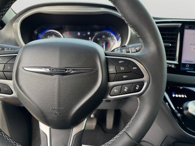 2025 Chrysler Voyager LX