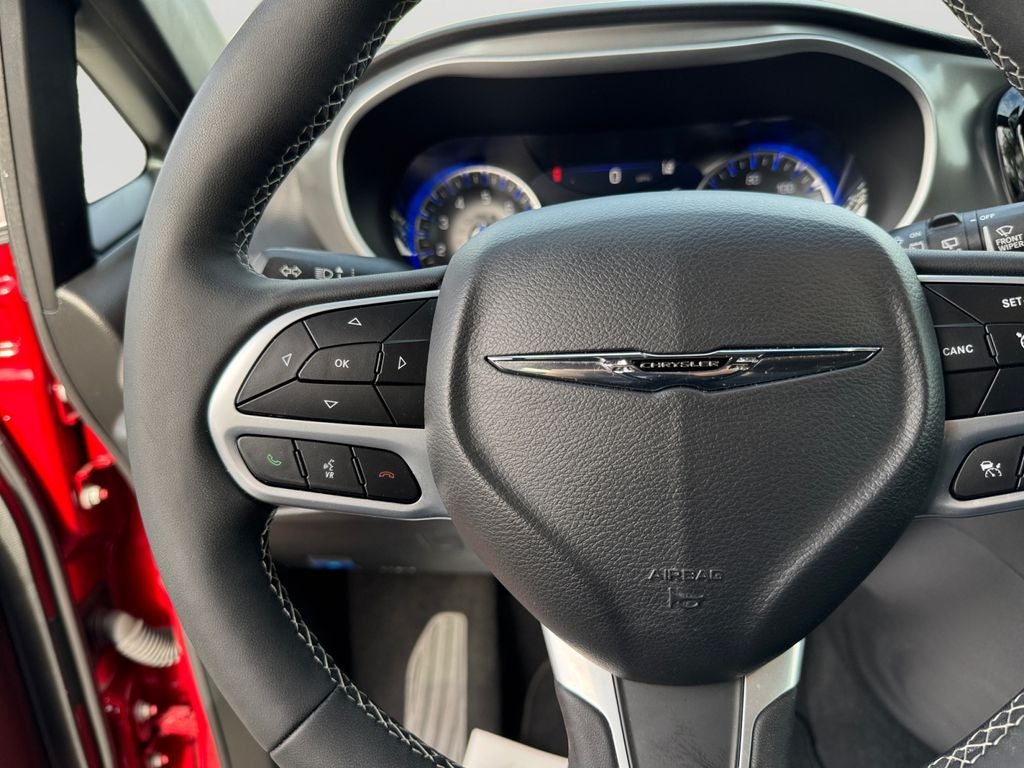 2025 Chrysler Voyager LX
