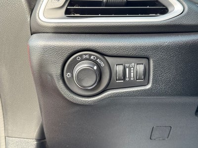 2025 Chrysler Voyager LX