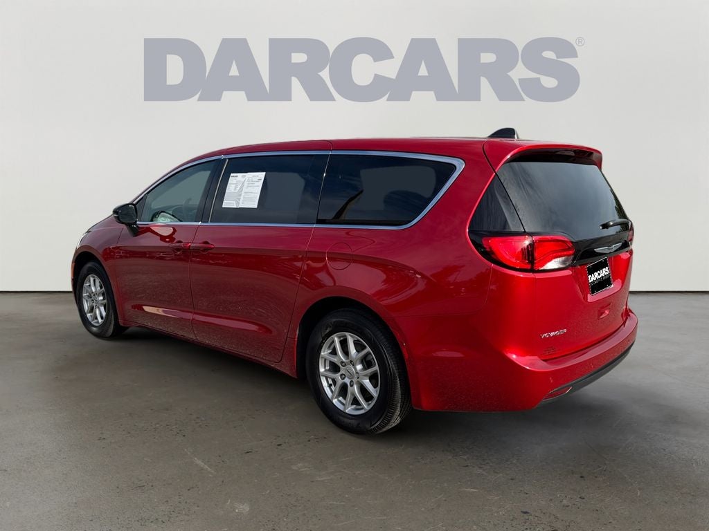 2025 Chrysler Voyager LX