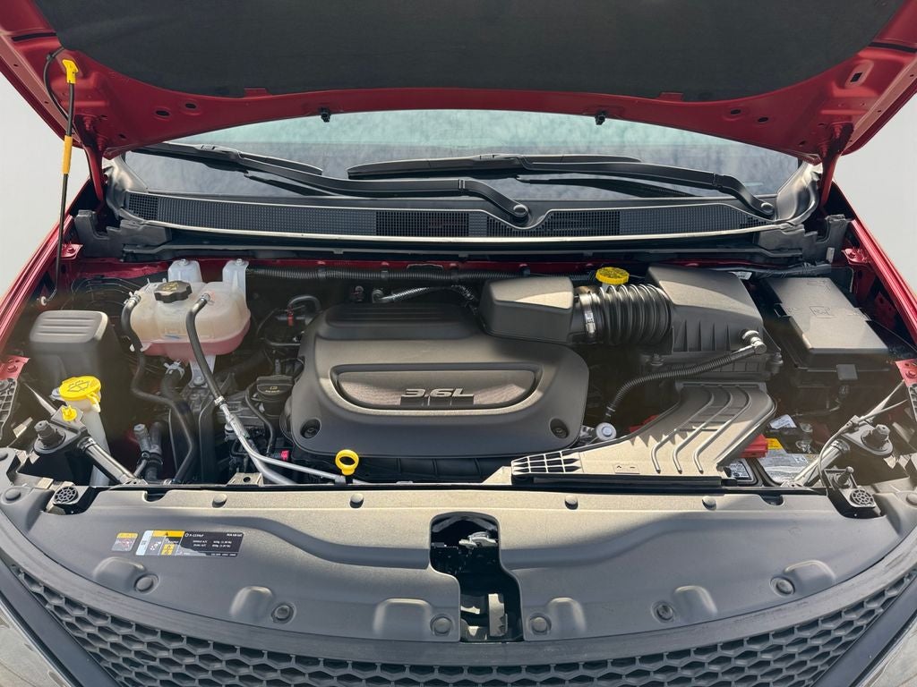 2025 Chrysler Voyager LX